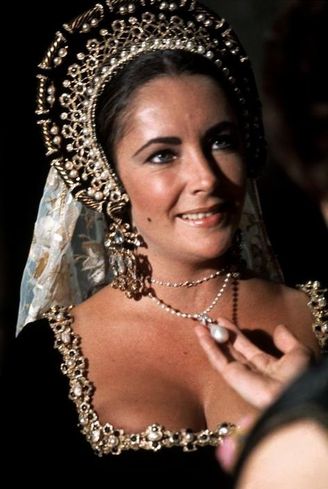Elizabeth Taylor, wearing the famous pearl La Peregrina, in Anne of a Thousand Days, 1969