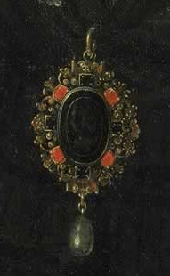 Sir Francis Drake wearing the Drake Jewel or Drake Pendant at his waist (detail)